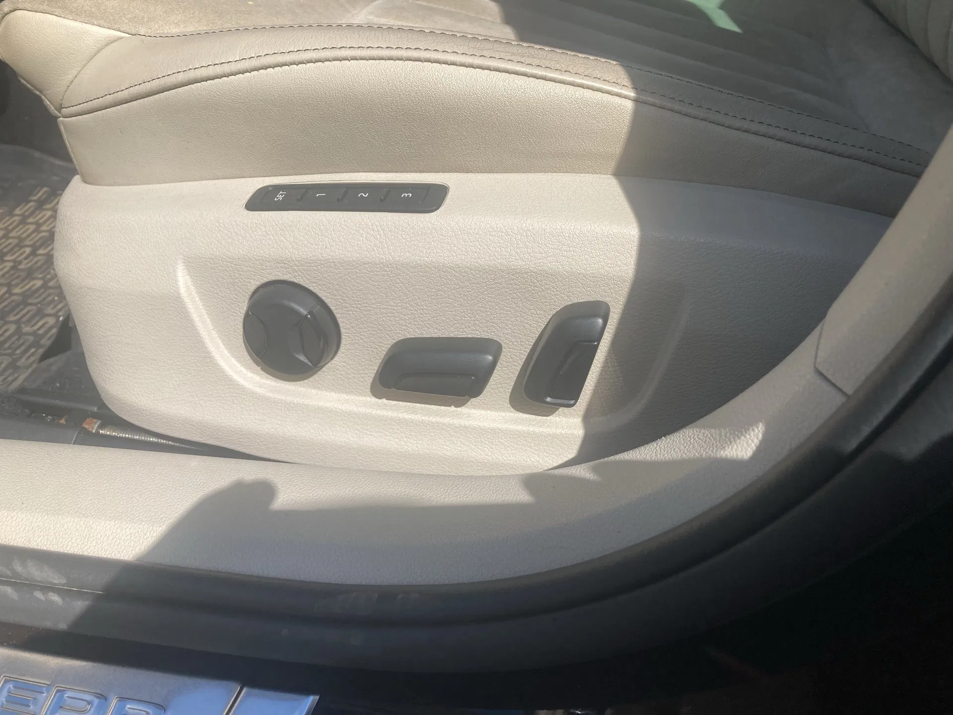 Skoda Superb 2.0 TDI Style 4X4 DSG | Bild 11 von 27