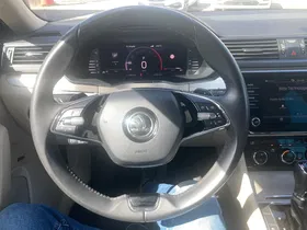 Skoda Superb 2.0 TDI Style 4X4 DSG | Thumbnail 14 von 27