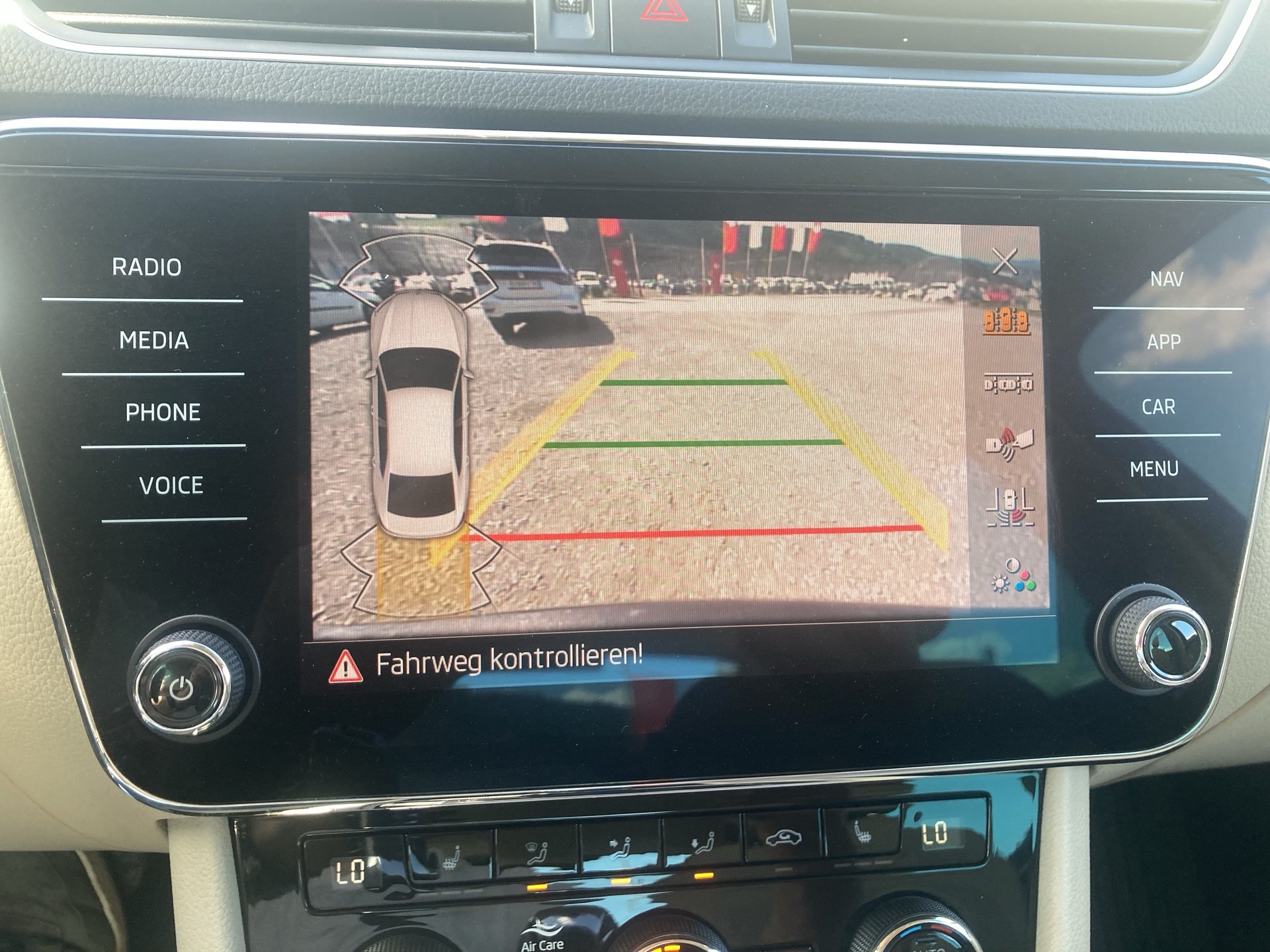 Skoda Superb 2.0 TDI Style 4X4 DSG | Bild 18 von 27