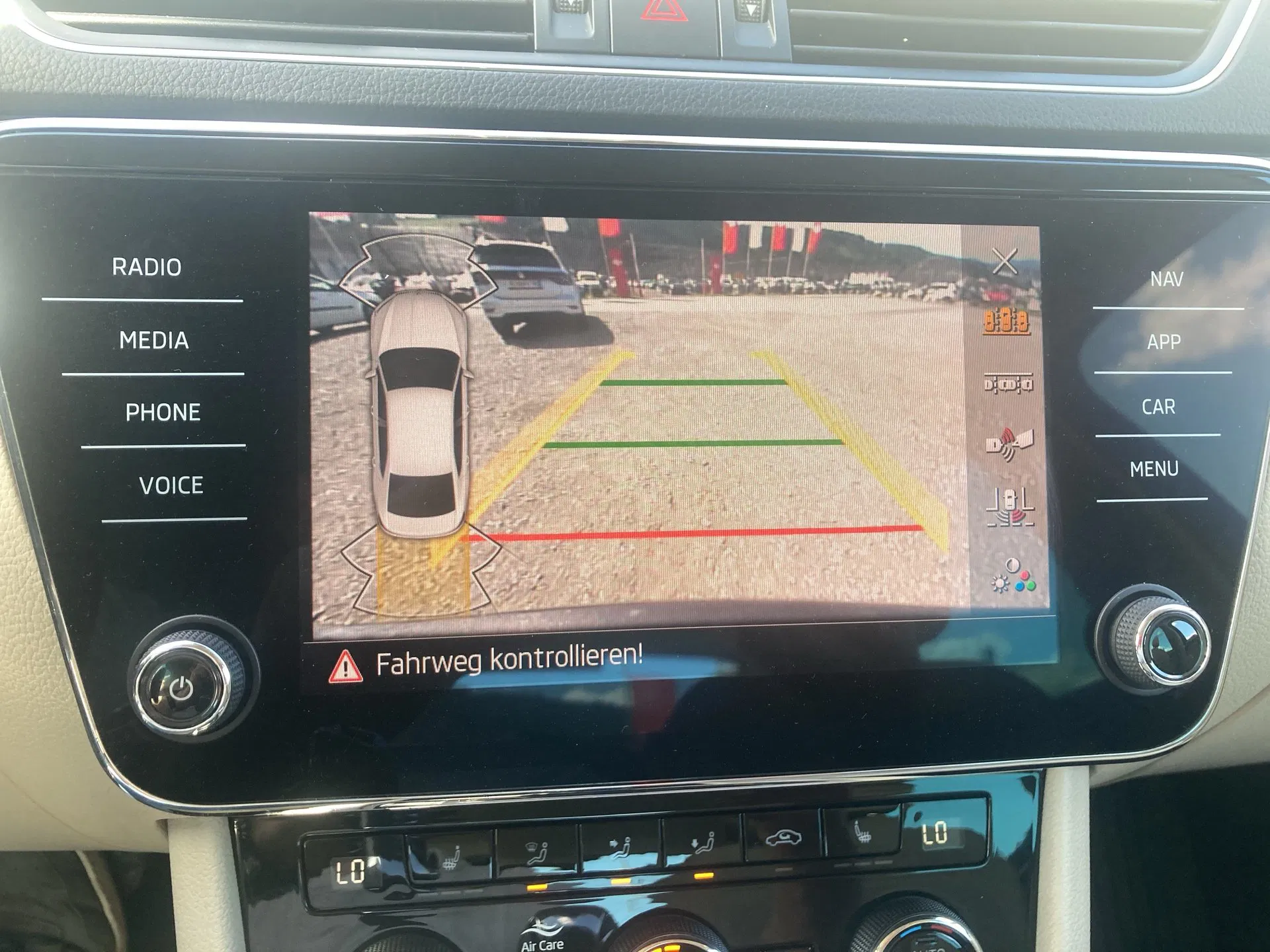 Skoda Superb 2.0 TDI Style 4X4 DSG | Bild 18 von 27