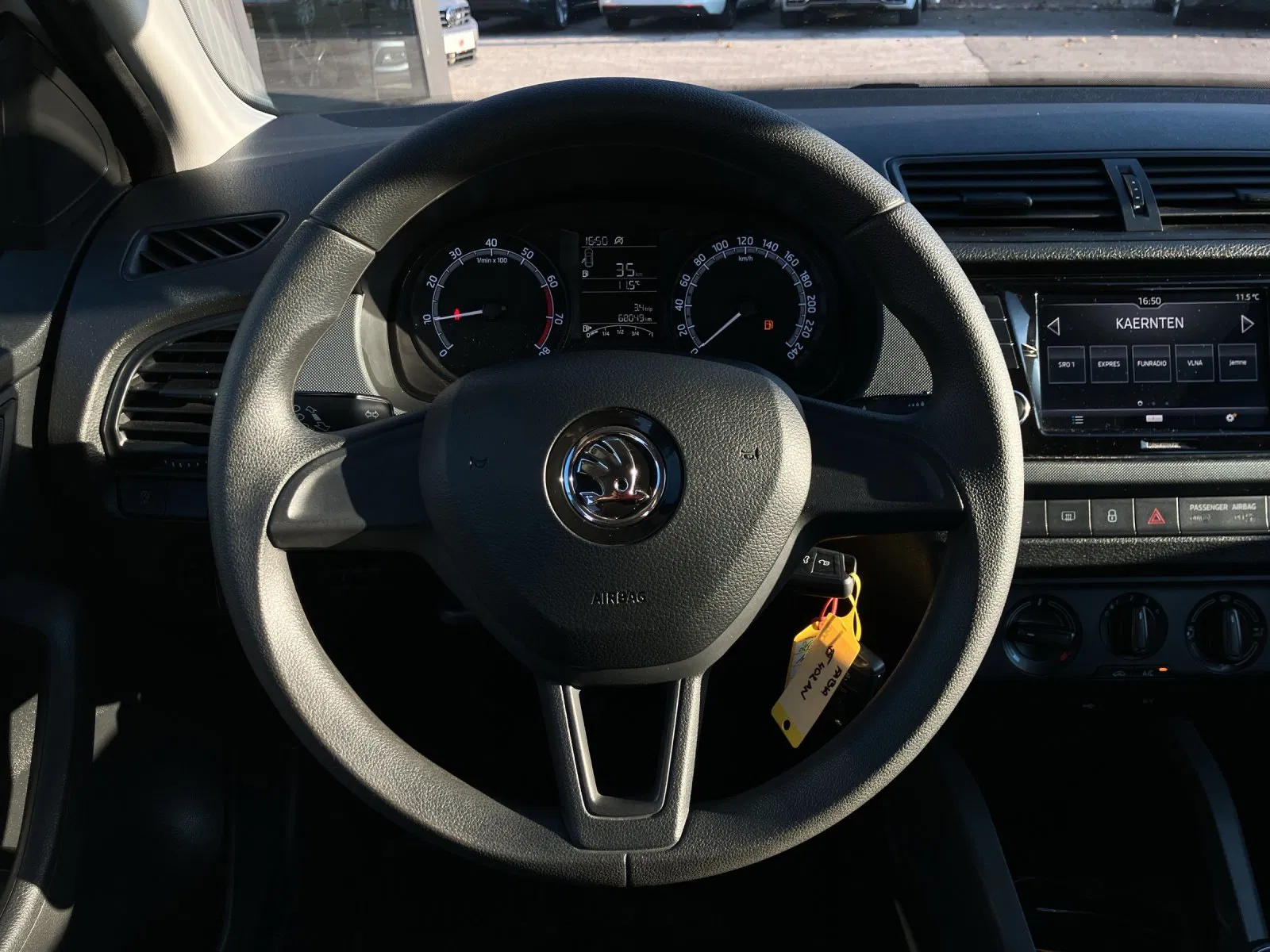 Skoda FABIA Active 1.0 TSI | Bild 8 von 18