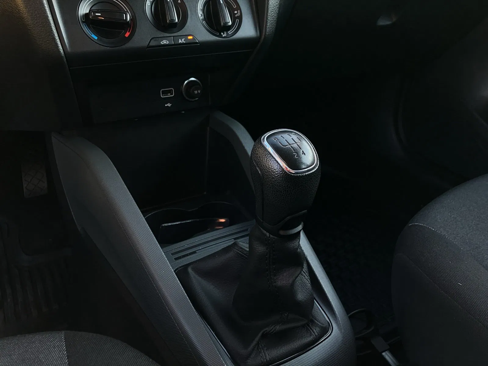 Skoda FABIA Active 1.0 TSI | Bild 10 von 18