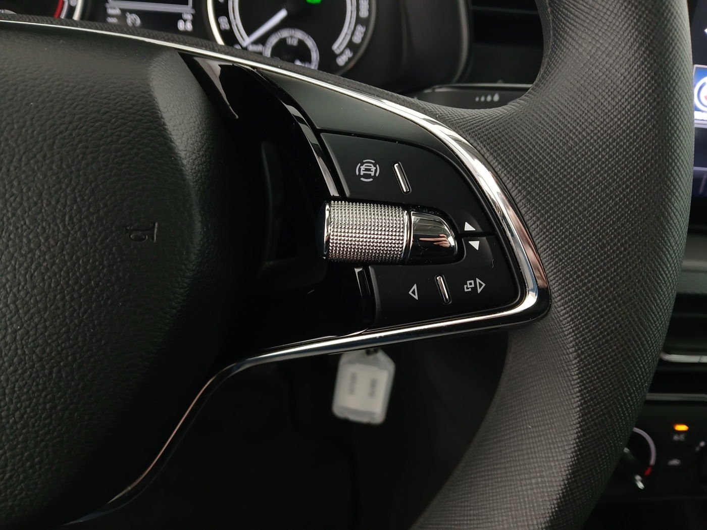 Skoda Scala 1.0 TSI Sport | Bild 16 von 27