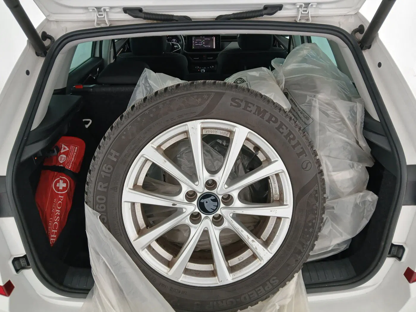 Skoda Kamiq 1.6 TDI Style | Bild 27 von 30