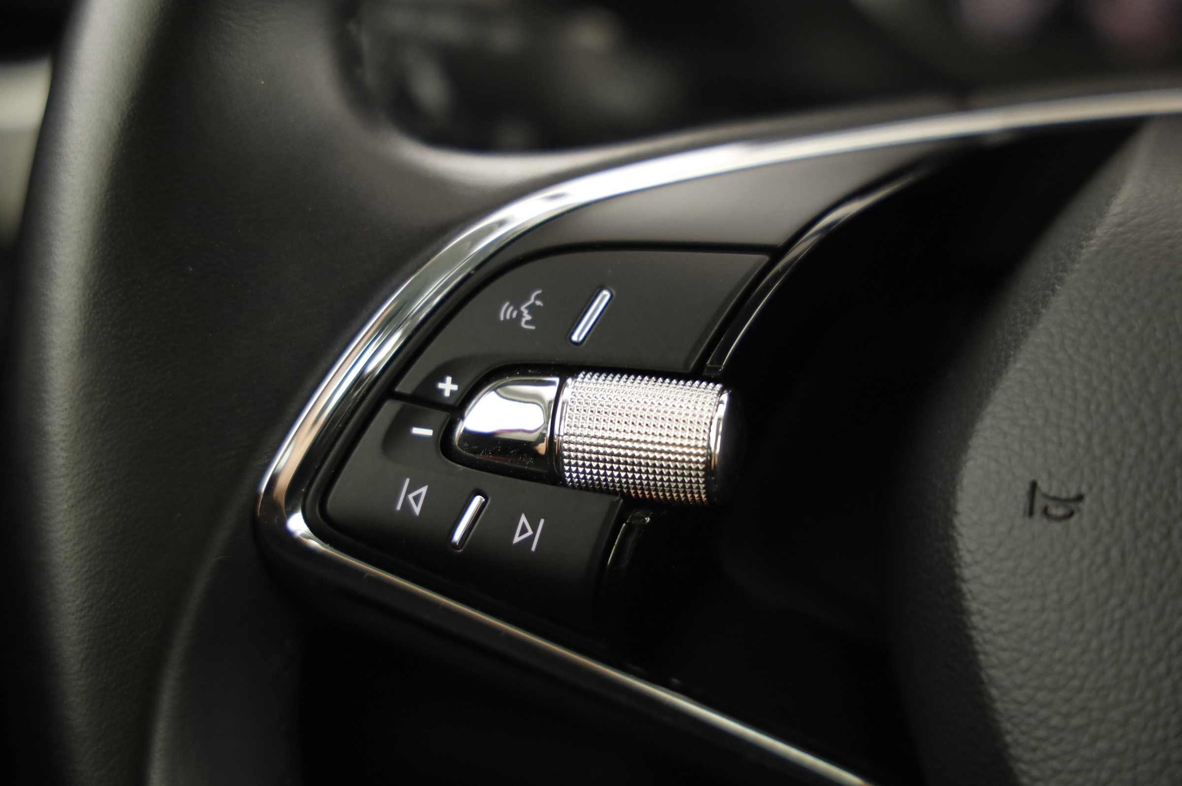 Skoda Kamiq 1.0 TSI Ambition | Bild 28 von 31