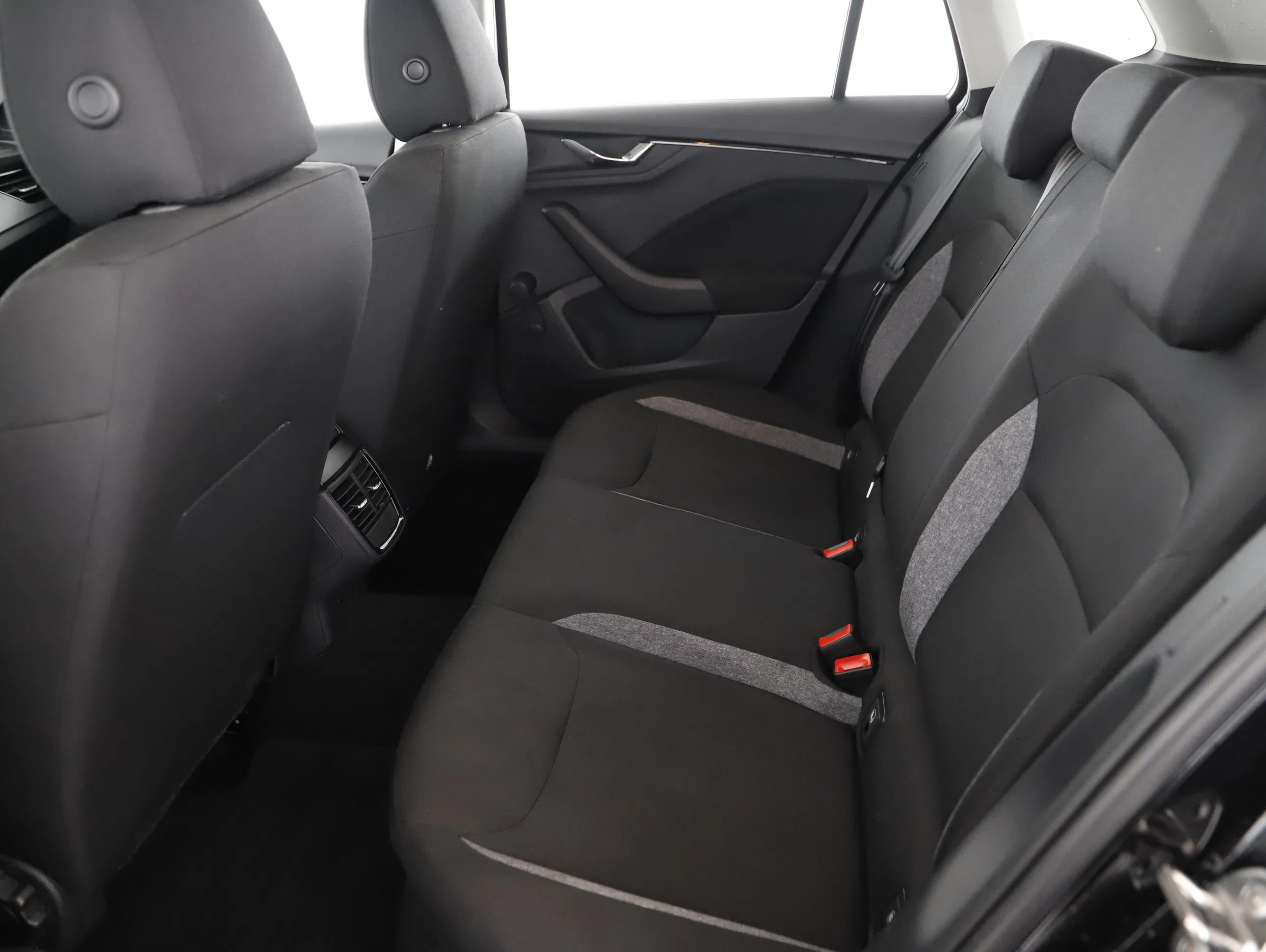 Skoda Kamiq 1.0 TSI SC | Bild 10 von 25