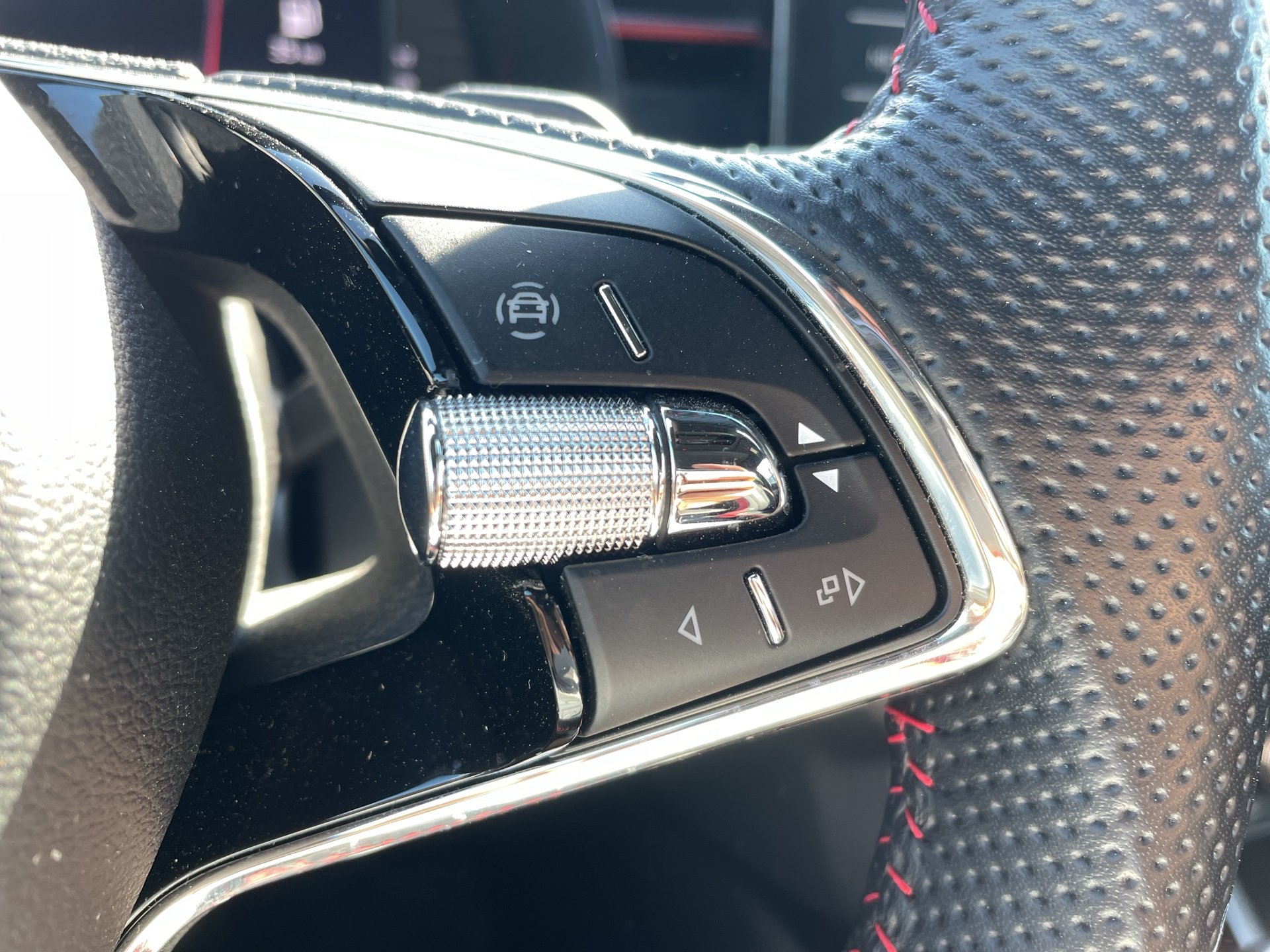 Skoda Kamiq 1.0 TSI Monte Carlo | Bild 13 von 24