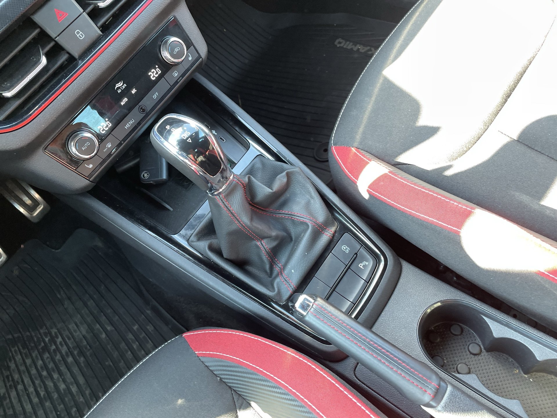 Skoda Kamiq 1.0 TSI Monte Carlo | Bild 18 von 24