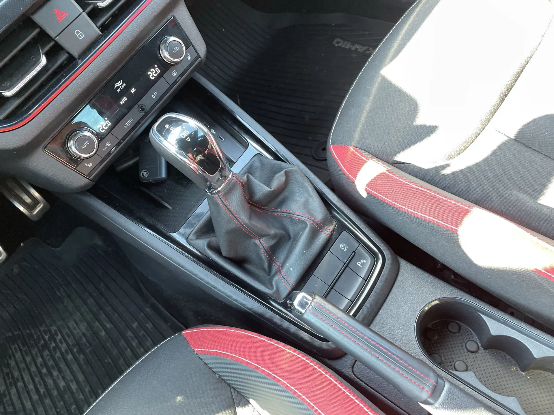 Skoda Kamiq 1.0 TSI Monte Carlo | Bild 18 von 24