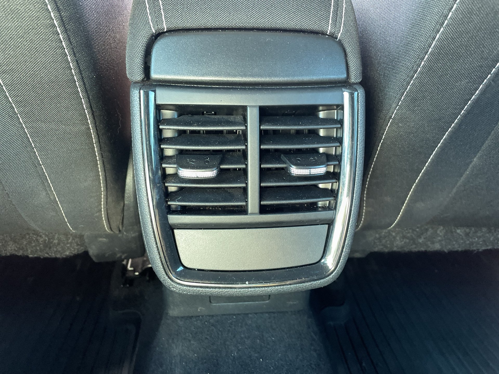 Skoda Kamiq 1.0 TSI Monte Carlo | Bild 20 von 24