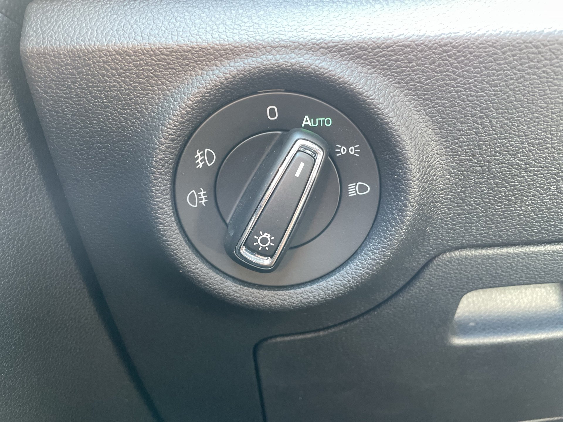 Skoda Kamiq 1.0 TSI Monte Carlo | Bild 8 von 24