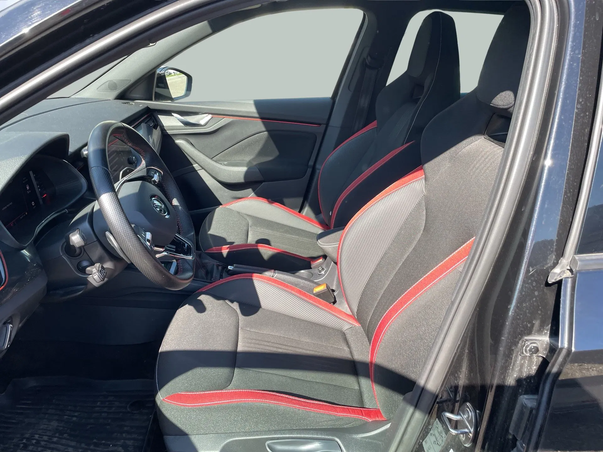 Skoda Kamiq 1.0 TSI Monte Carlo | Bild 9 von 24