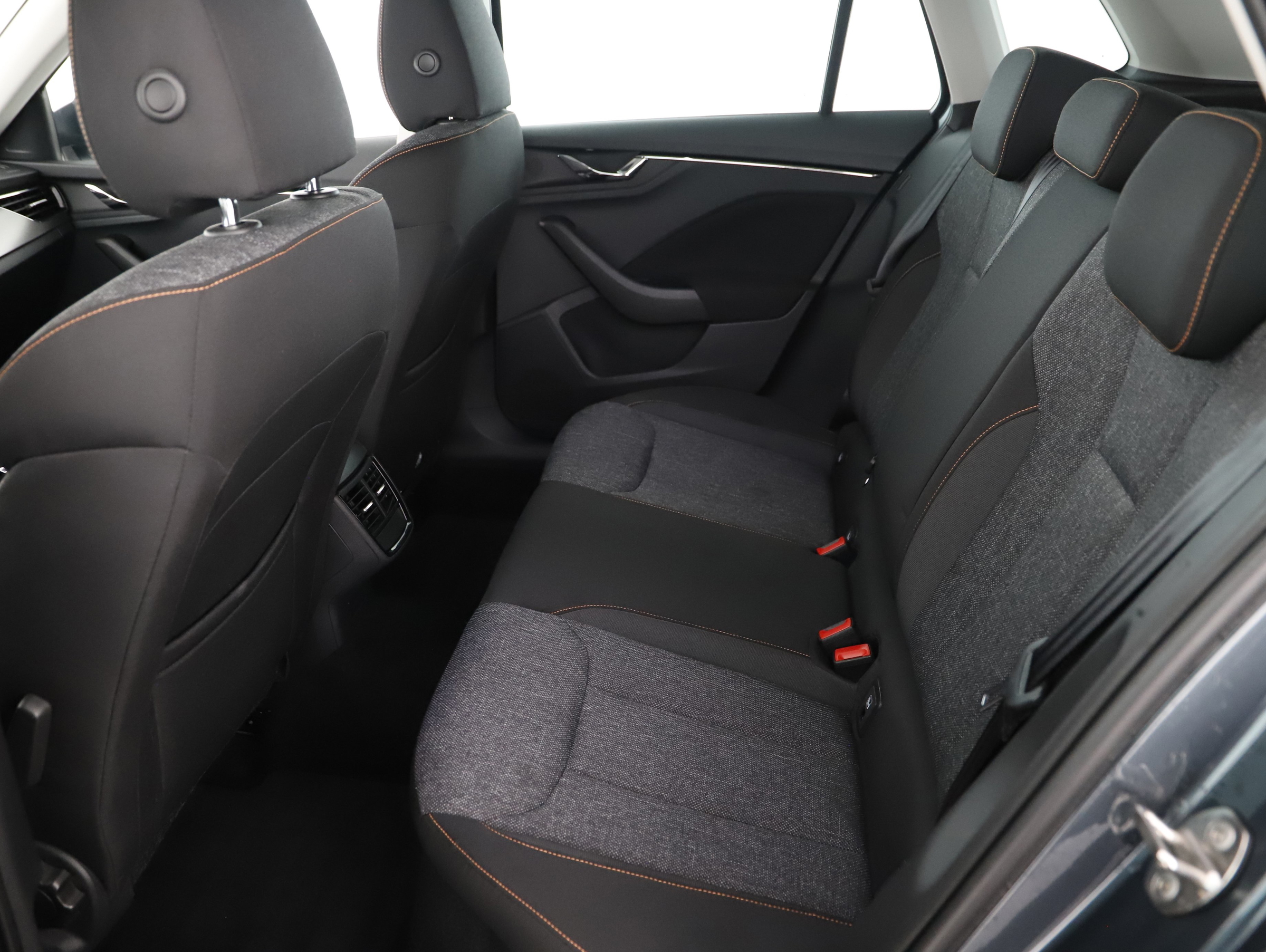 Skoda Kamiq 1.0 TSI Ambition | Bild 18 von 31