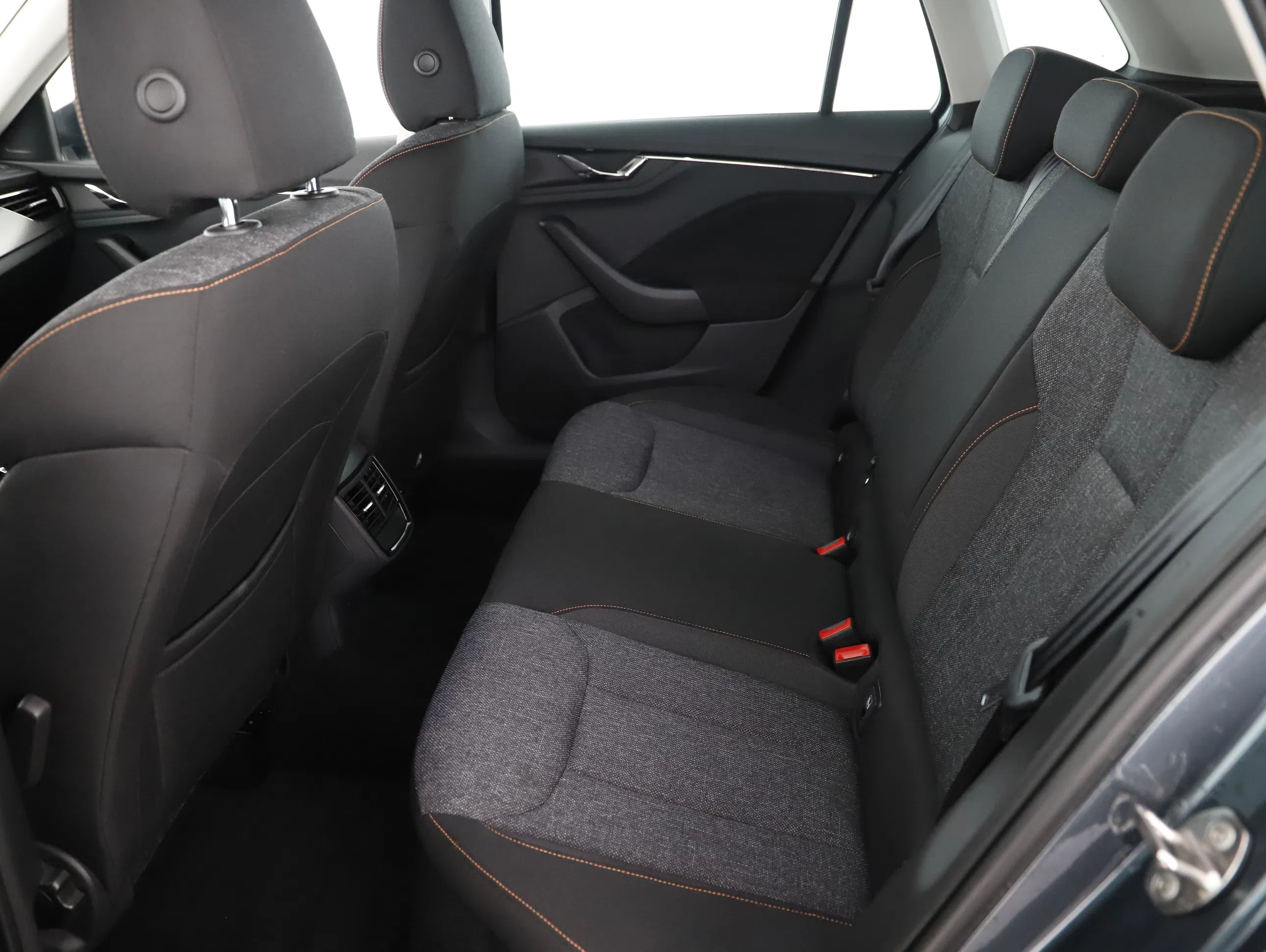 Skoda Kamiq 1.0 TSI Ambition | Bild 18 von 31