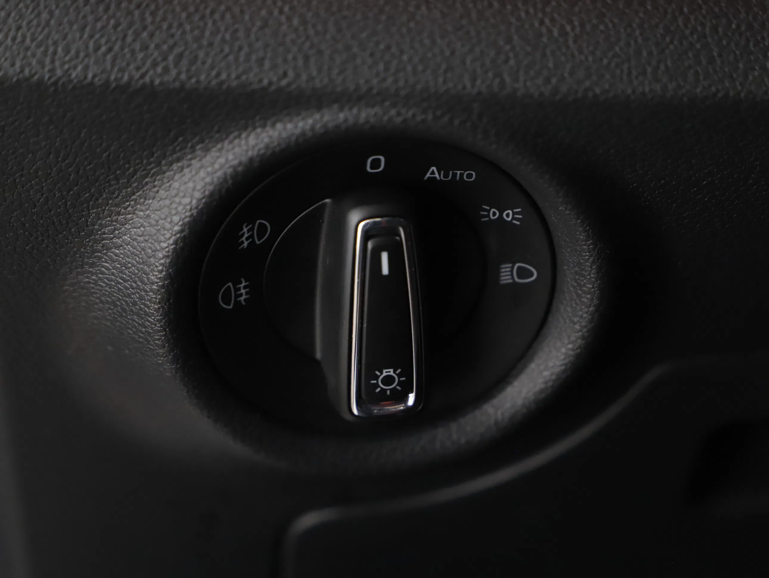 Skoda Kamiq 1.0 TSI Monte Carlo | Bild 13 von 21