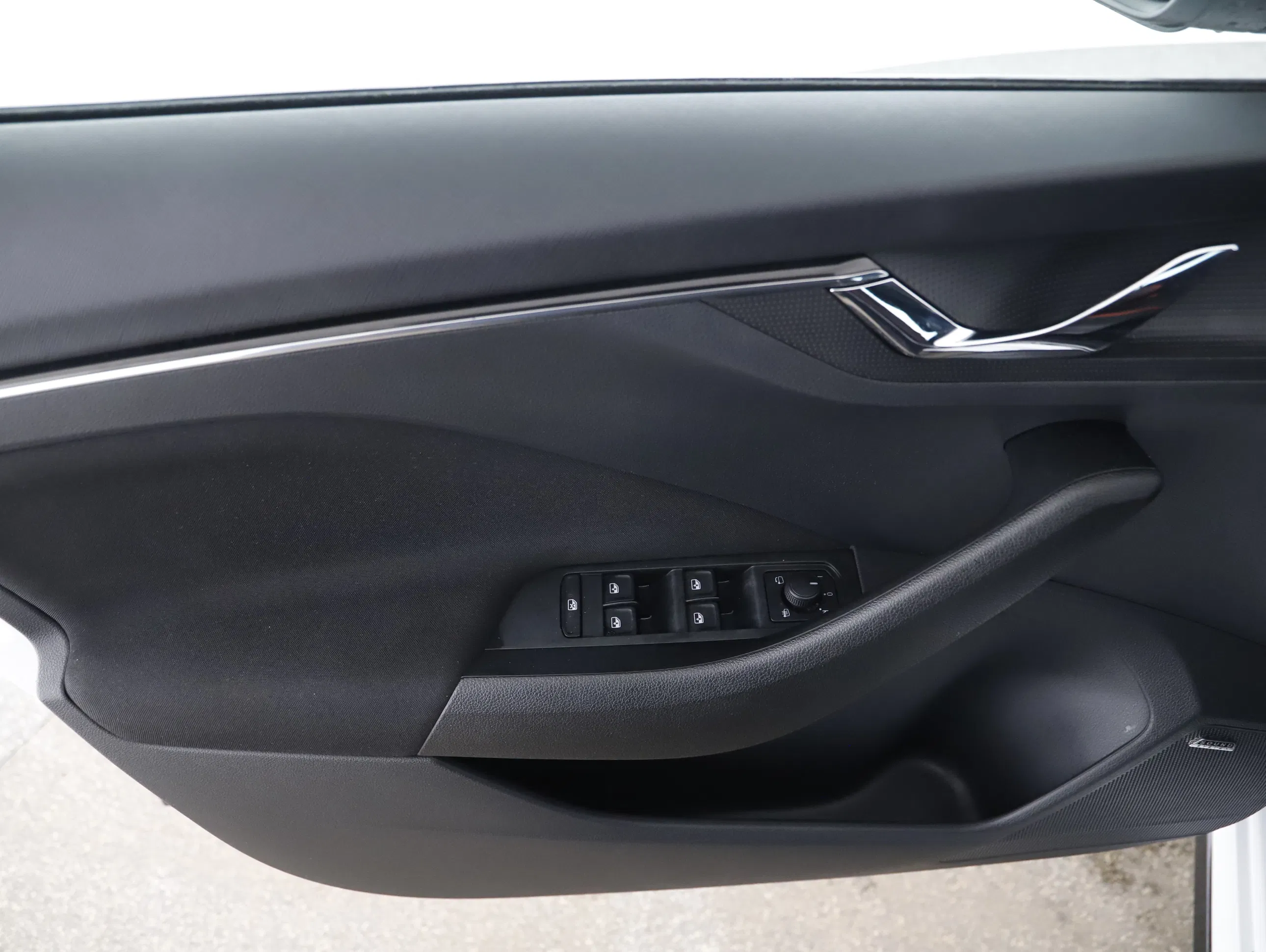 Skoda Kamiq 1.0 TSI Monte Carlo | Bild 14 von 21