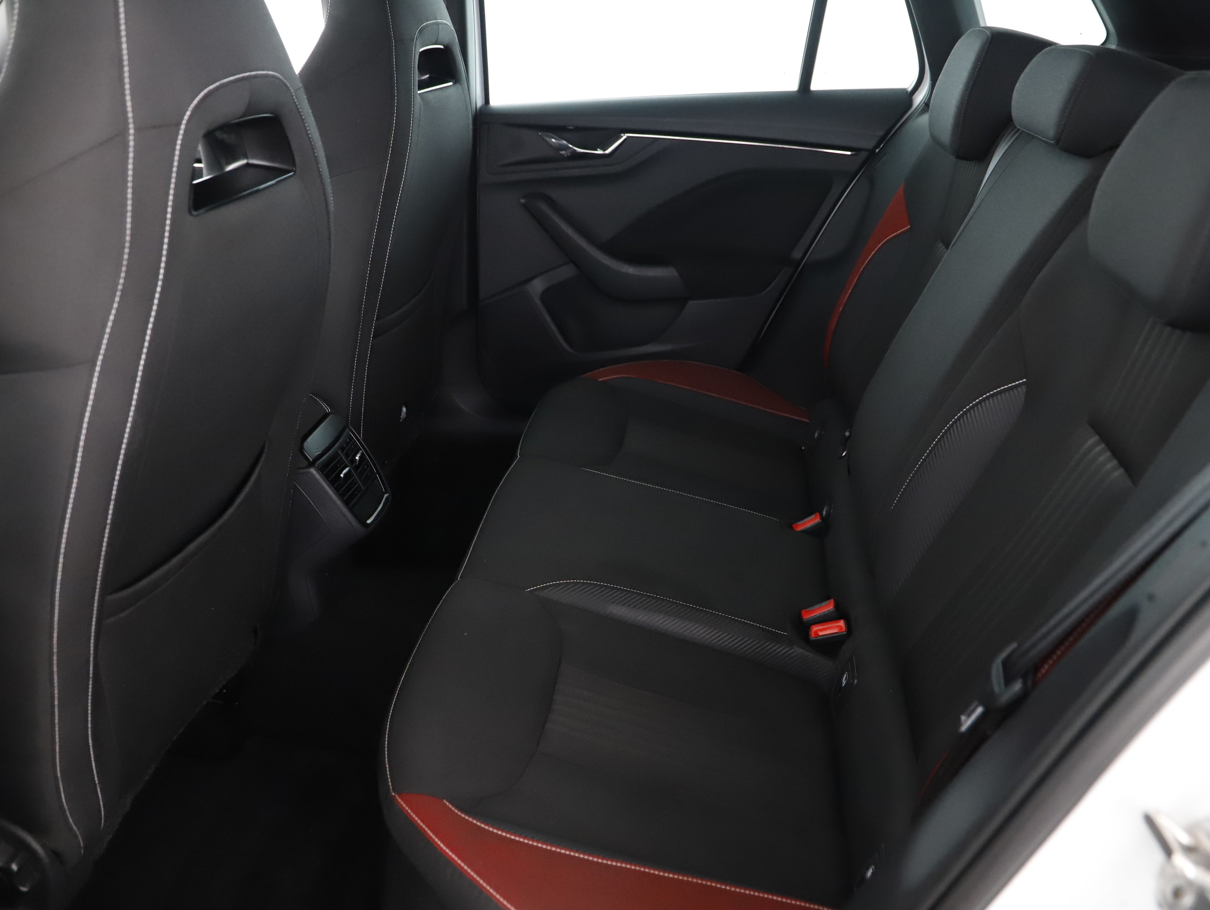 Skoda Kamiq 1.0 TSI Monte Carlo | Bild 2 von 21