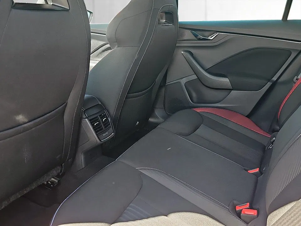 Skoda Kamiq 1.0 TSI Monte Carlo DSG | Bild 24 von 26