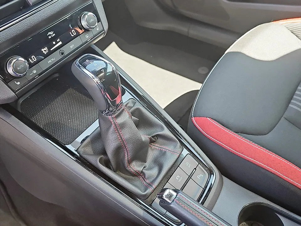 Skoda Kamiq 1.0 TSI Monte Carlo DSG | Bild 23 von 26