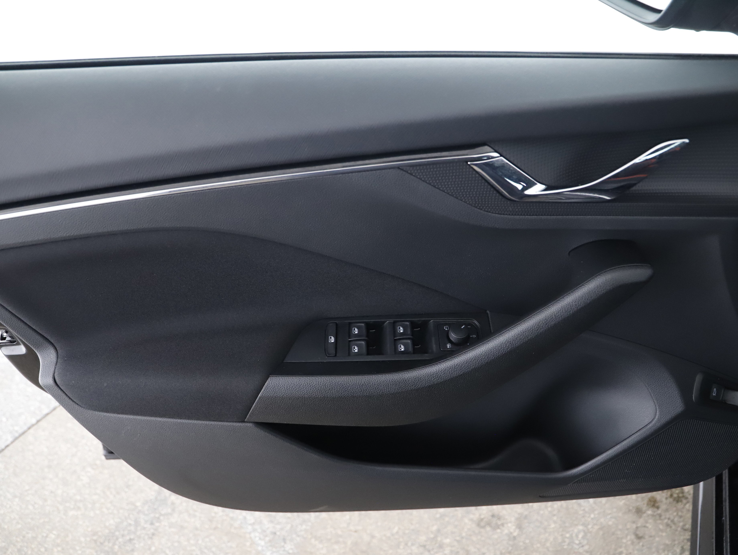 Skoda Kamiq 1.0 TSI Monte Carlo | Bild 23 von 27