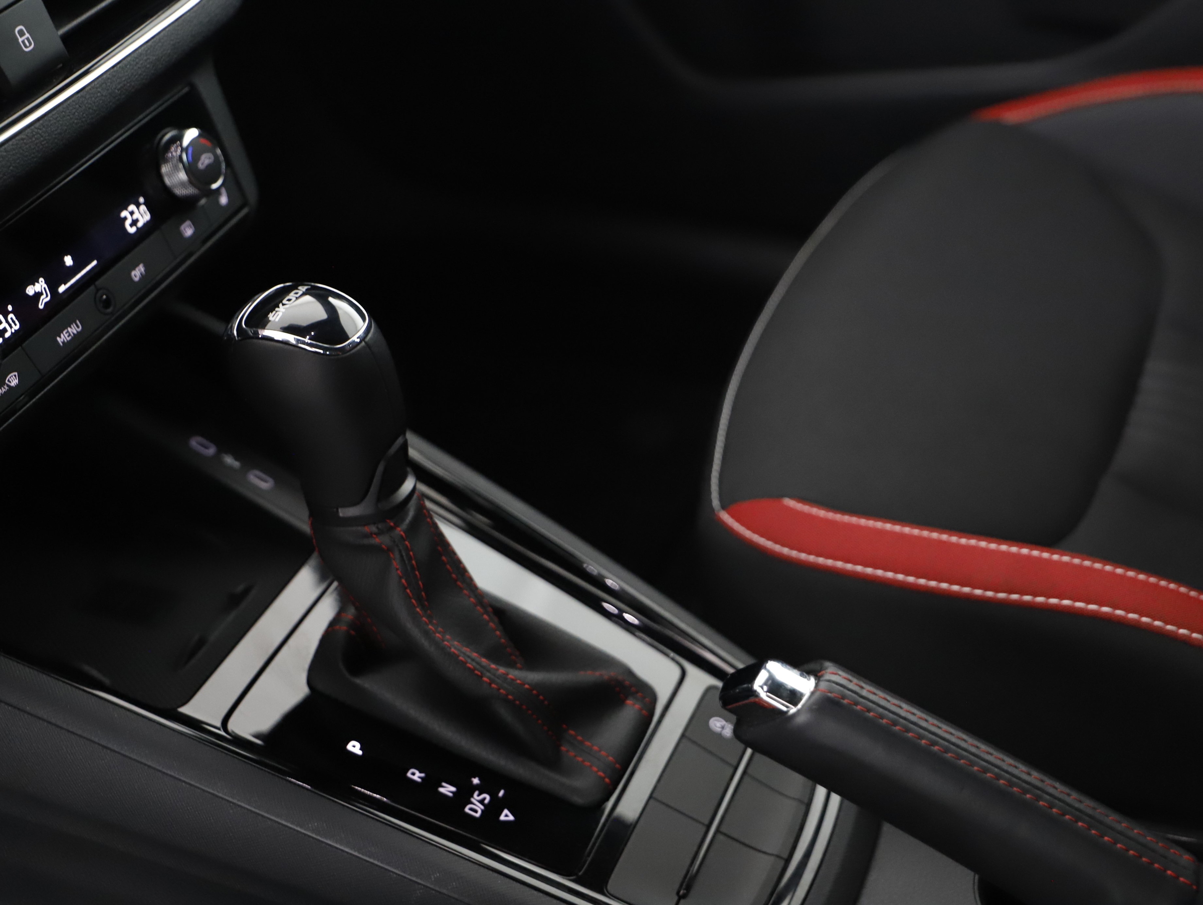 Skoda Kamiq 1.0 TSI Monte Carlo | Bild 13 von 27