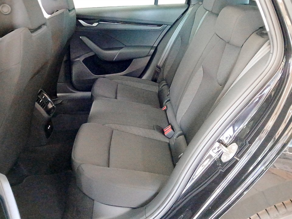 Skoda Octavia Combi 1.5 TSI DSG Essence | Bild 23 von 25