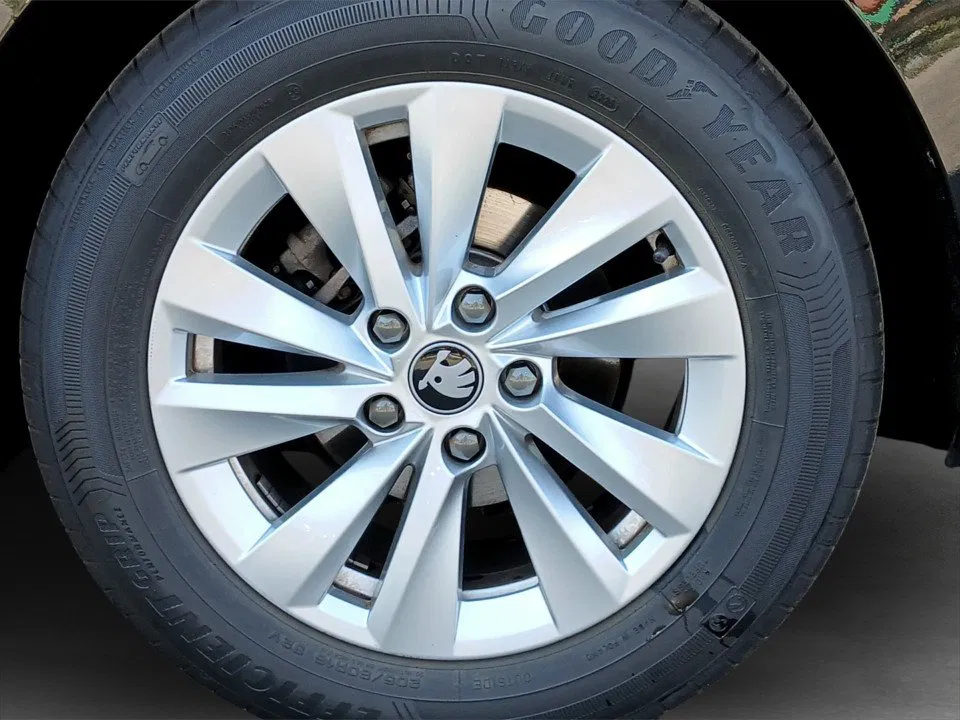 Skoda Octavia Combi 1.5 TSI DSG Selection | Bild 6 von 25