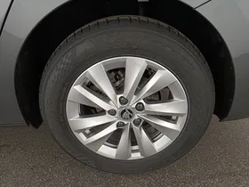 Skoda Octavia Combi 1.5 TSI 85 kW Essence | Thumbnail 10 von 31