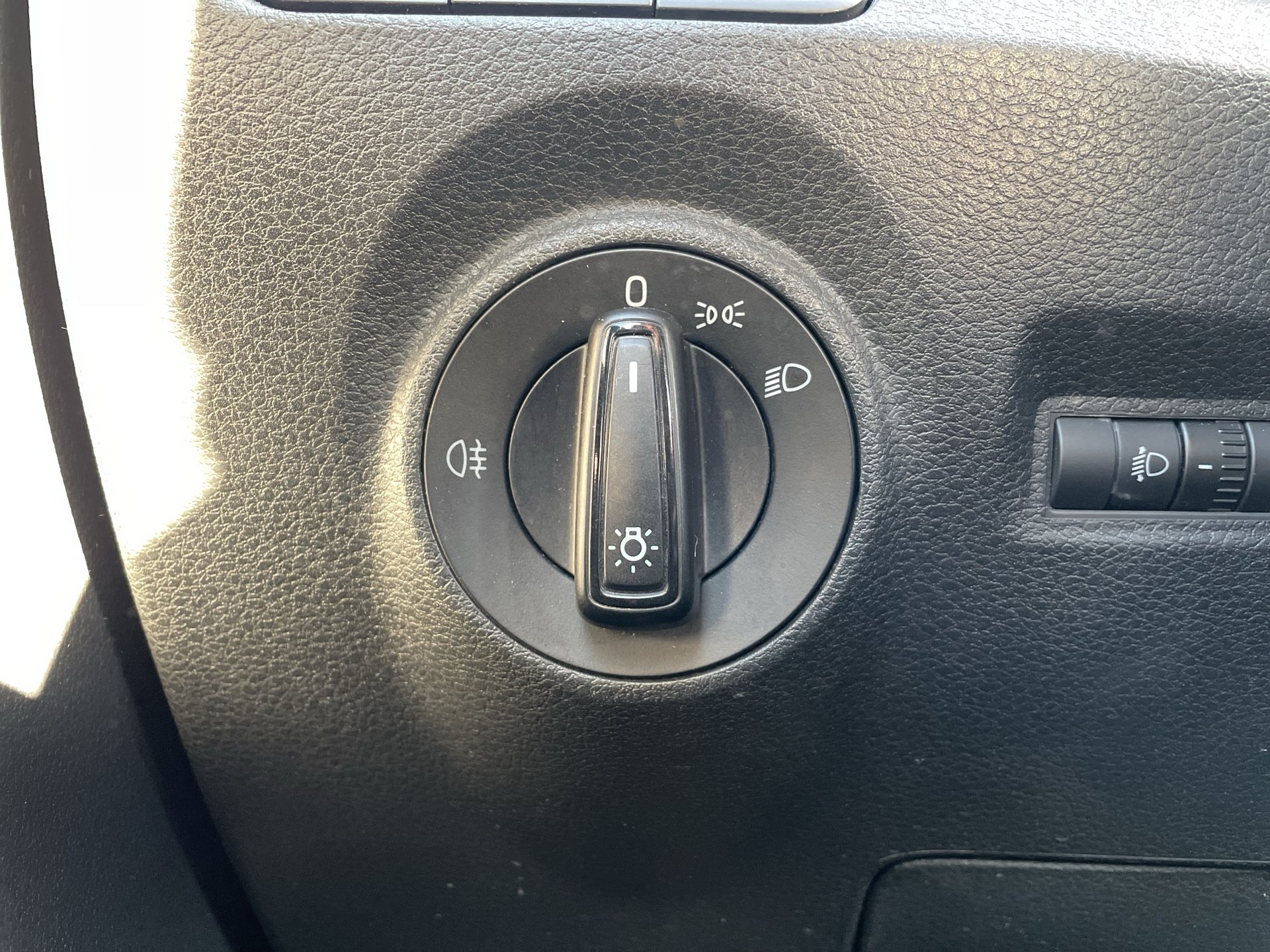 Skoda Fabia Combi 1.0 MPI Green tec Active | Bild 8 von 17