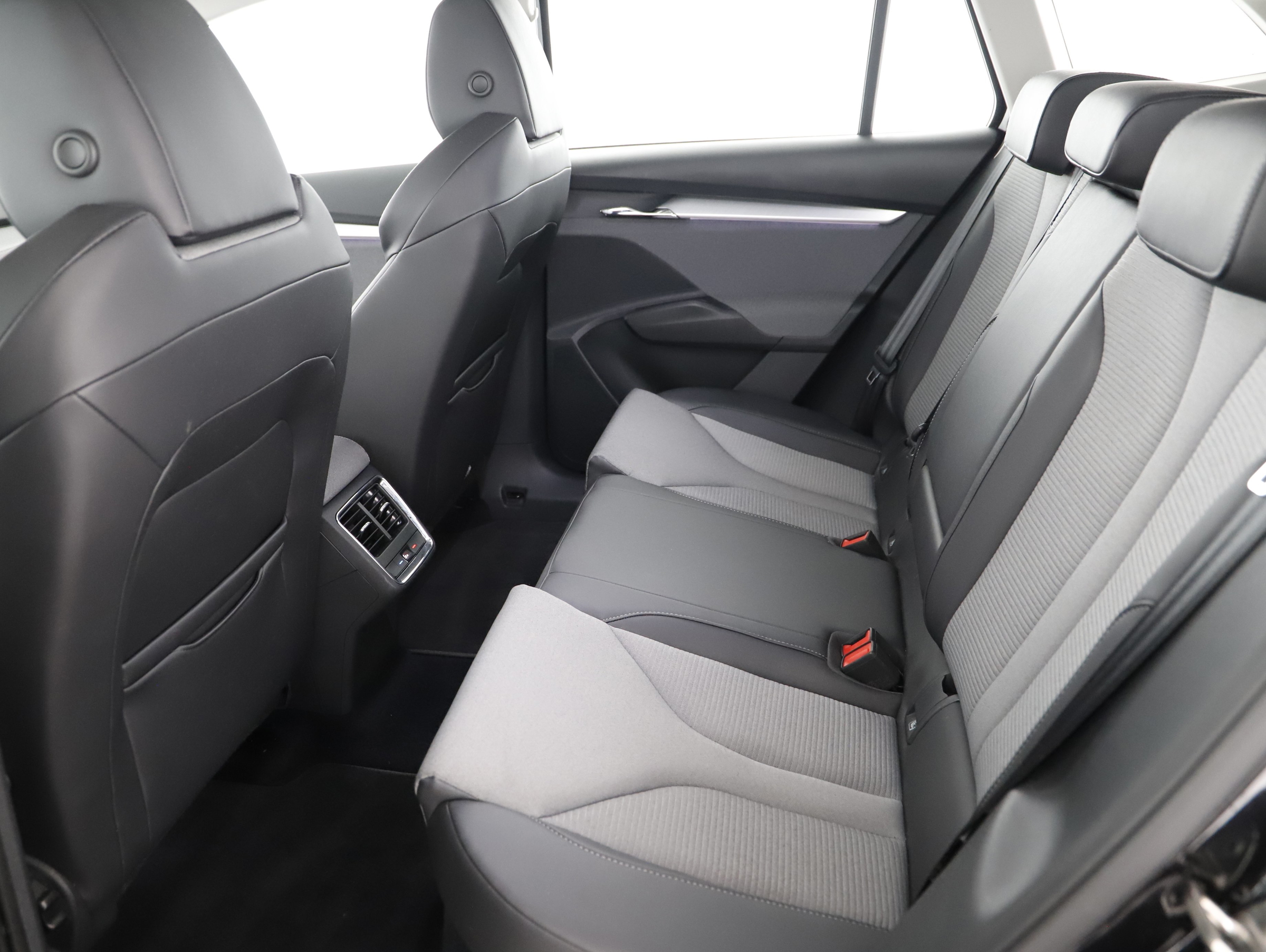 Skoda Enyaq iV 80 Loft | Bild 18 von 21