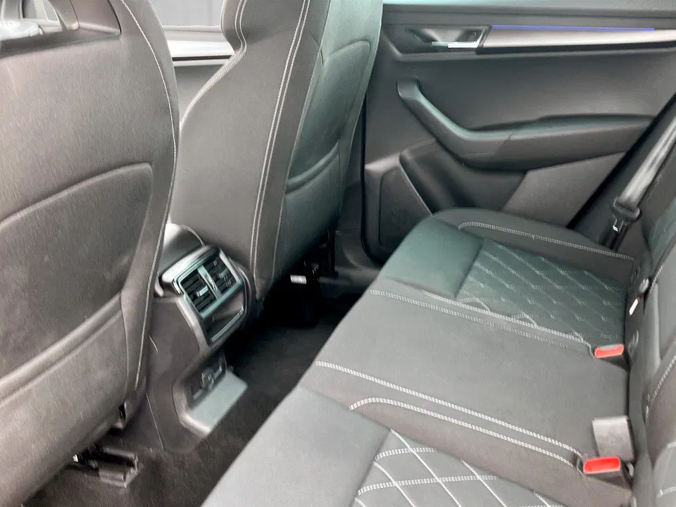 Skoda Karoq 2.0 TDI Sportline DSG | Bild 12 von 19