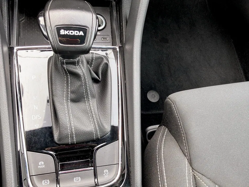 Skoda Karoq 2.0 TDI Sportline DSG | Bild 16 von 18