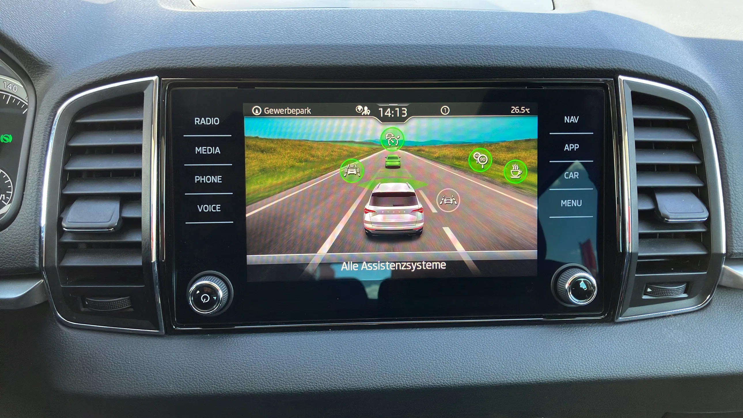 Skoda Karoq 2.0 TDI Ambition | Bild 15 von 26