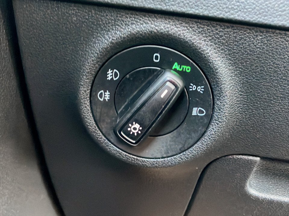 Skoda Karoq 2.0 TDI Ambition | Bild 23 von 26