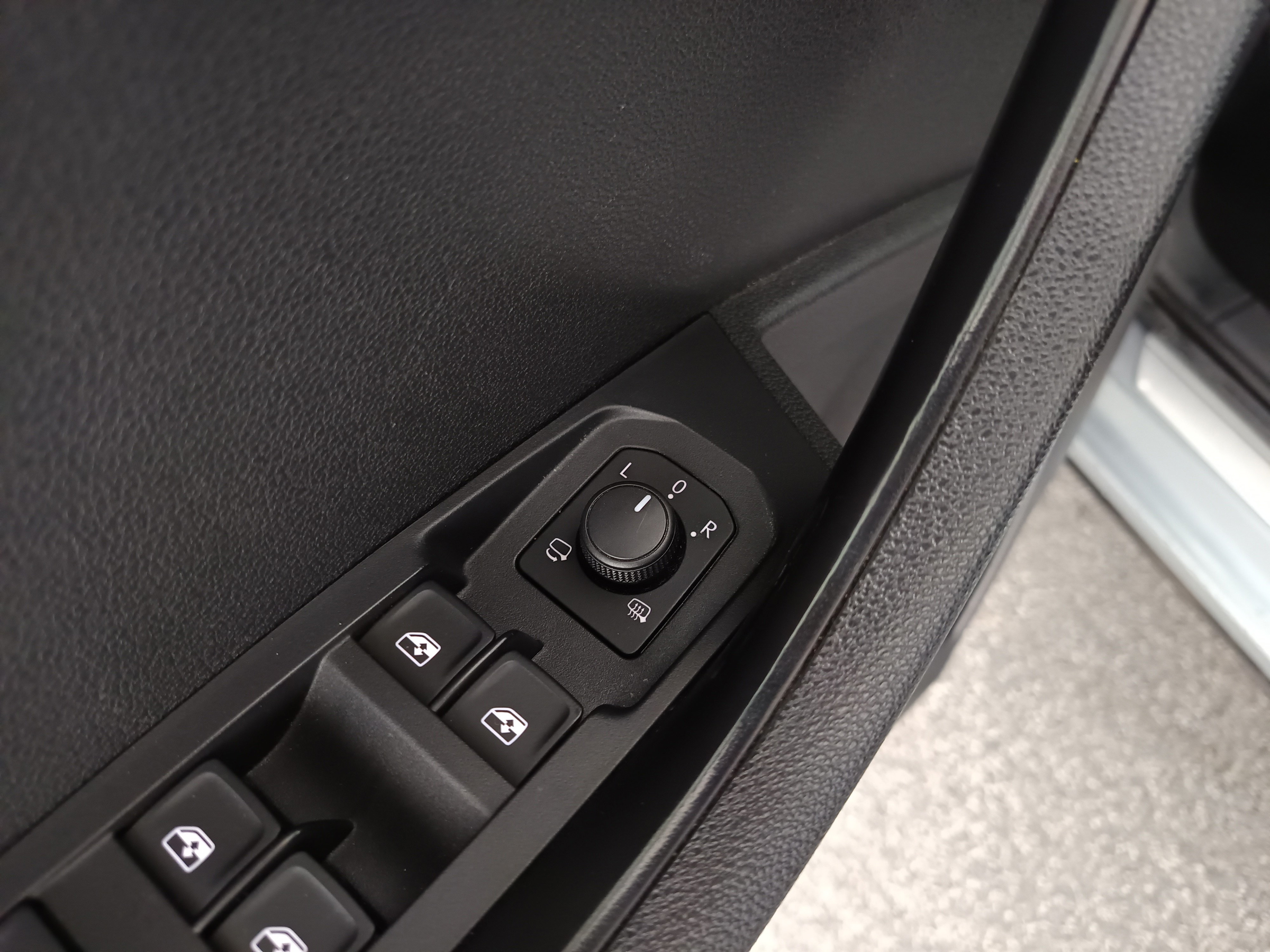 Skoda Karoq 2.0 TDI Ambition SC | Bild 11 von 30