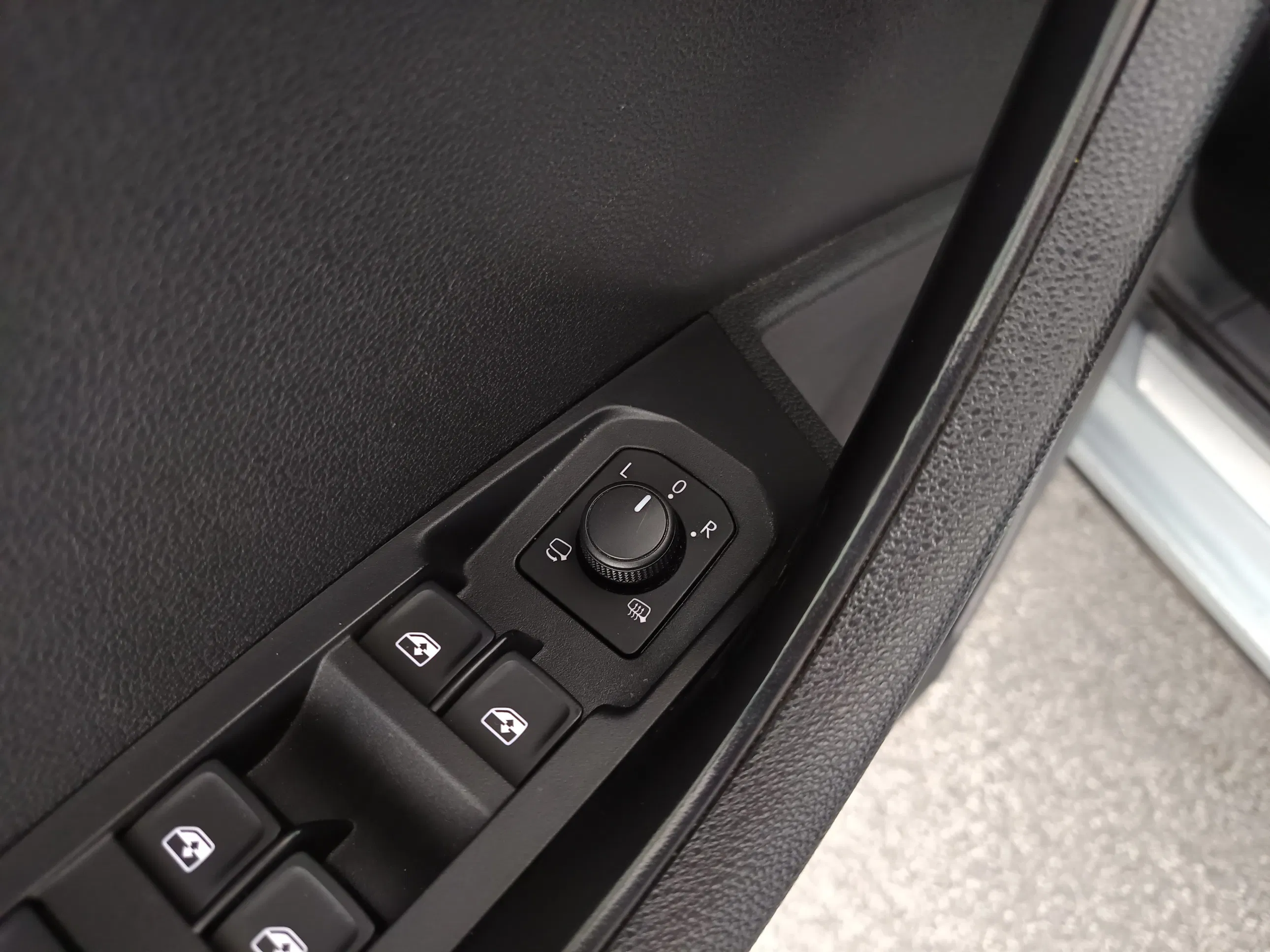 Skoda Karoq 2.0 TDI Ambition SC | Bild 11 von 30