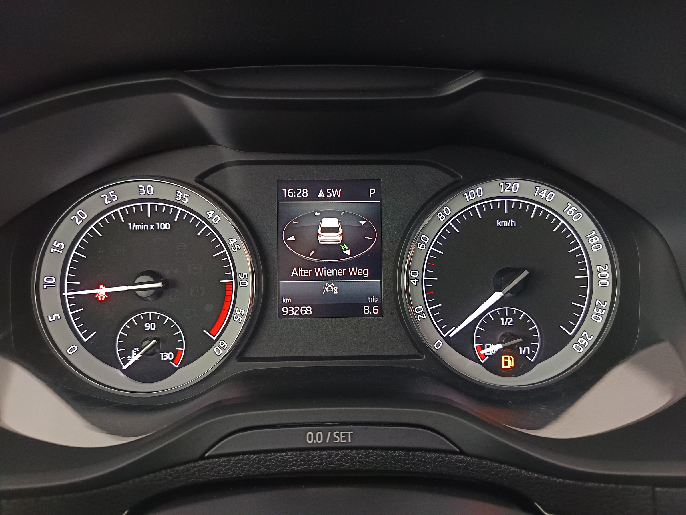 Skoda Karoq 2.0 TDI Ambition SC | Bild 15 von 30