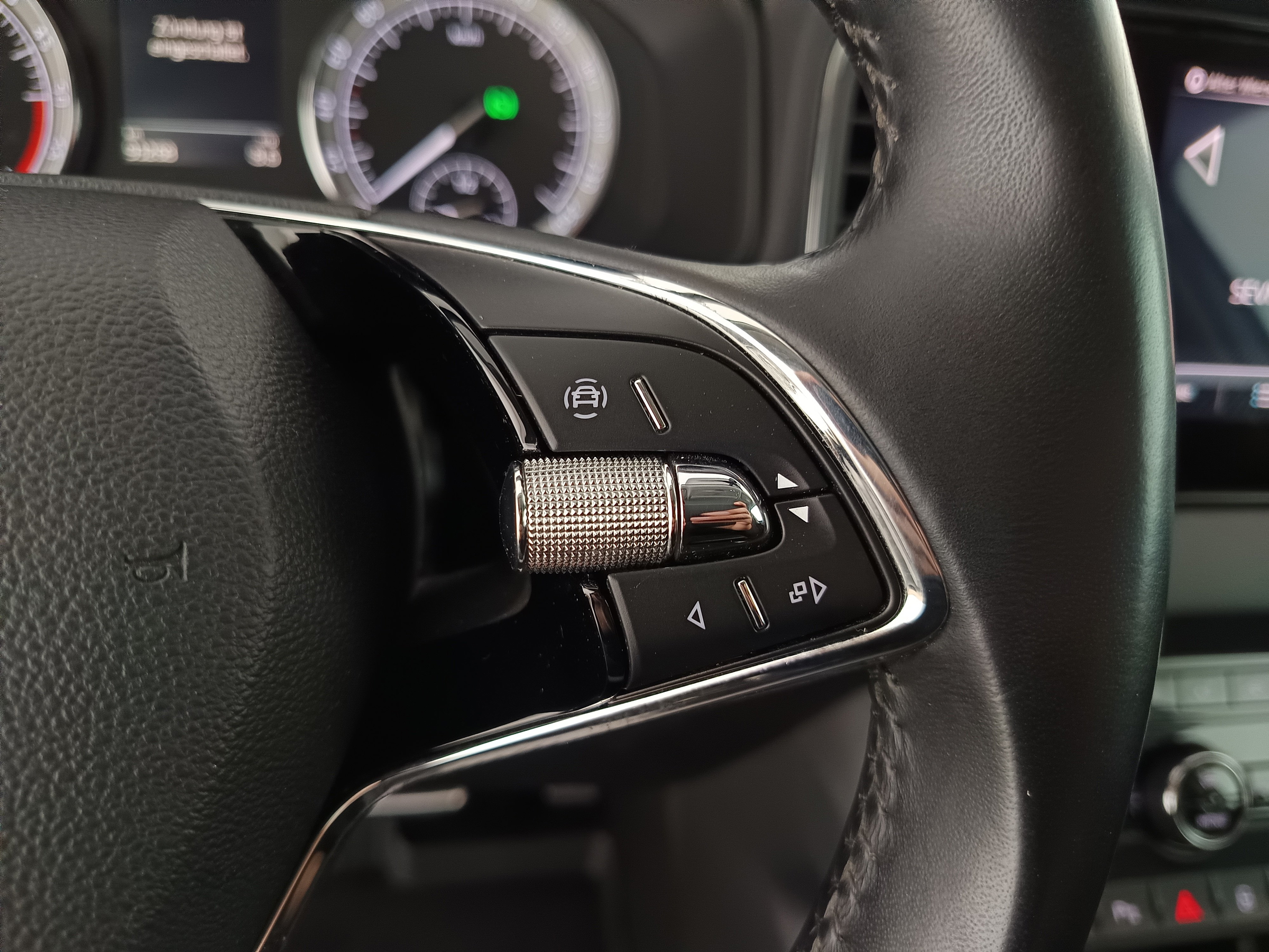 Skoda Karoq 2.0 TDI Ambition SC | Bild 17 von 30