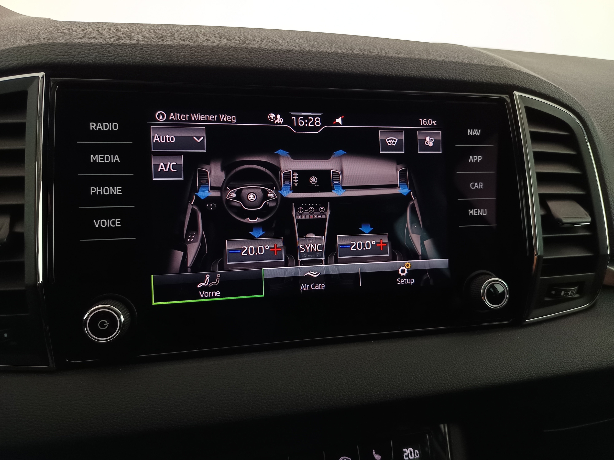 Skoda Karoq 2.0 TDI Ambition SC | Bild 21 von 30