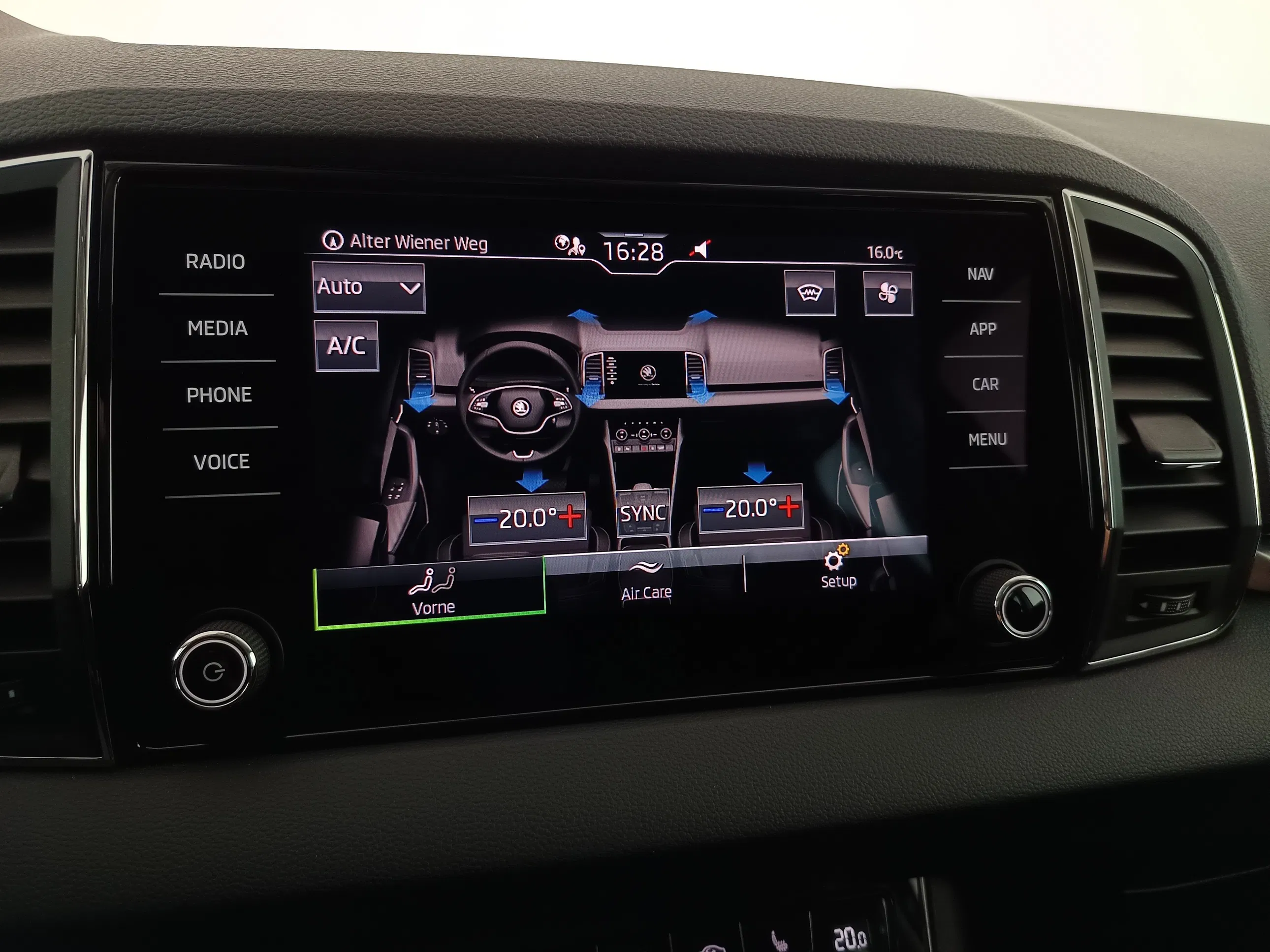 Skoda Karoq 2.0 TDI Ambition SC | Bild 21 von 30