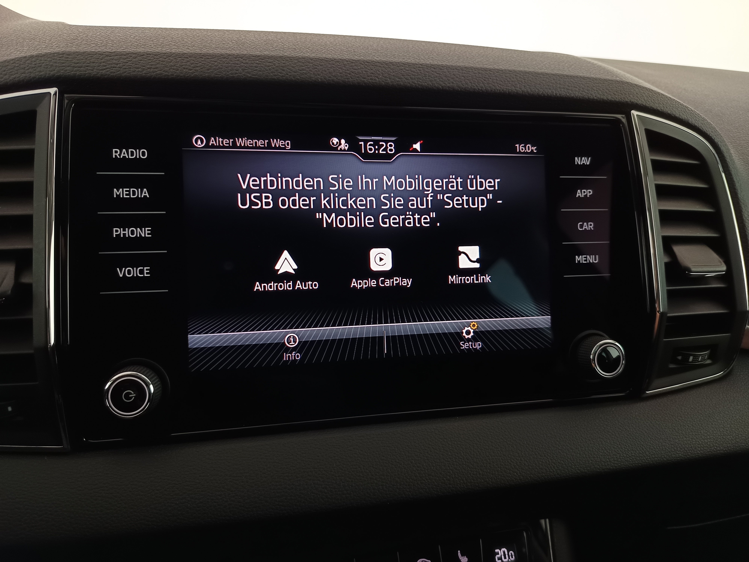 Skoda Karoq 2.0 TDI Ambition SC | Bild 22 von 30