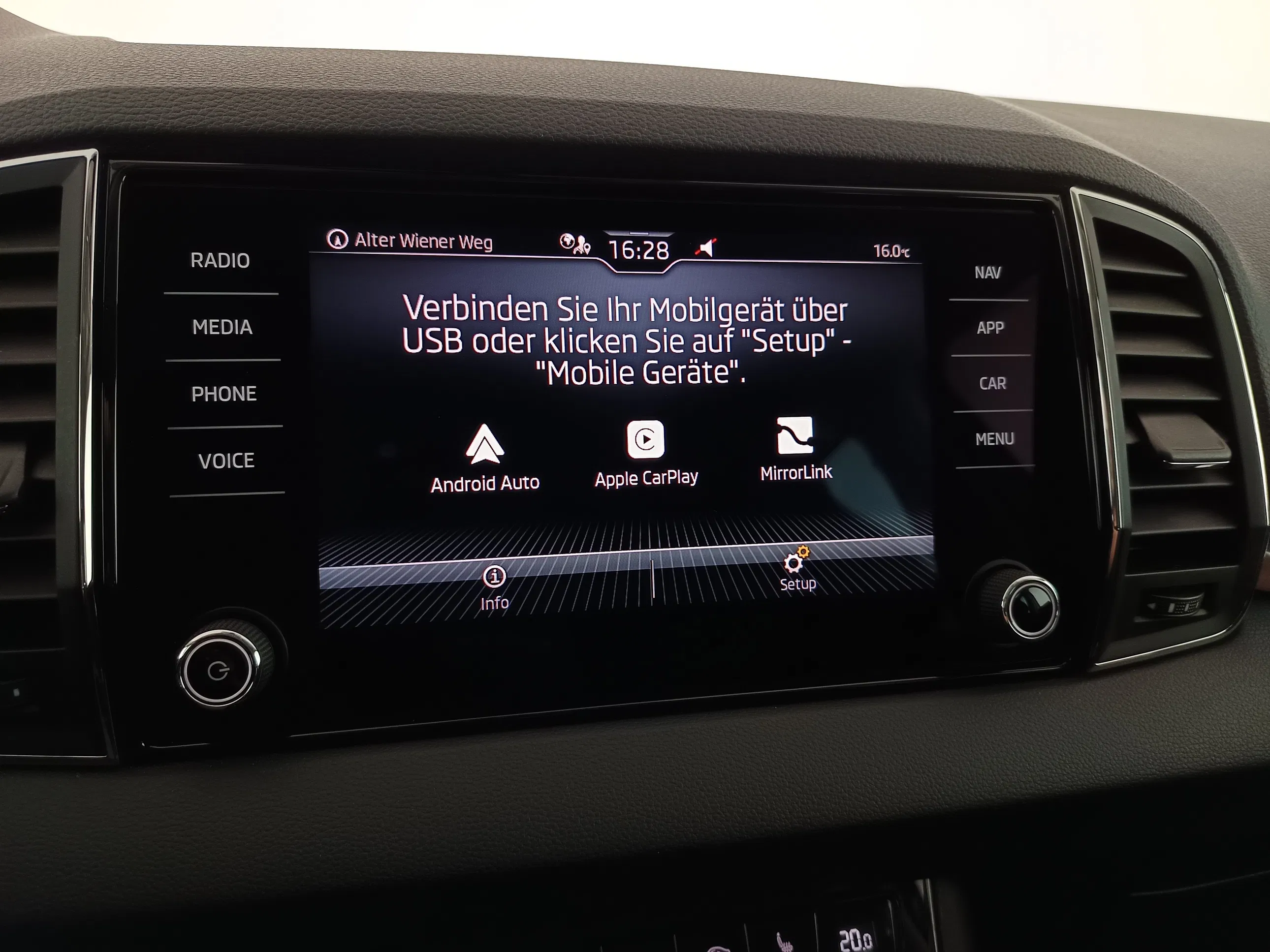 Skoda Karoq 2.0 TDI Ambition SC | Bild 22 von 30