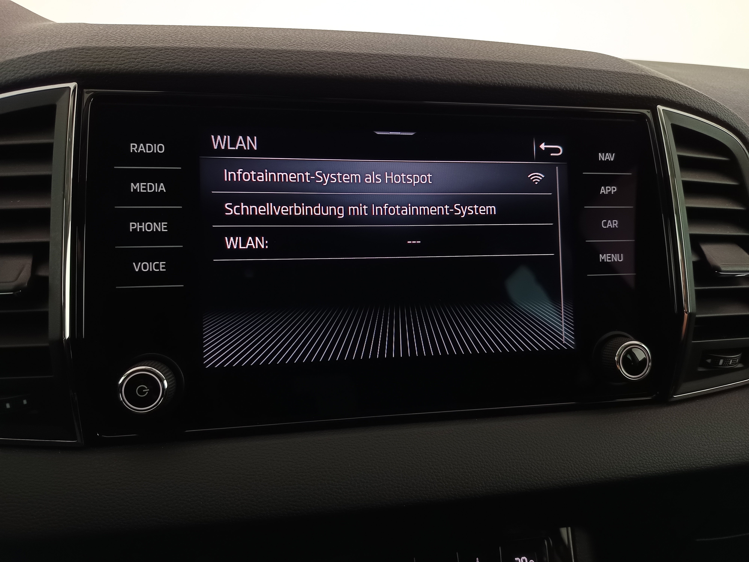 Skoda Karoq 2.0 TDI Ambition SC | Bild 26 von 30