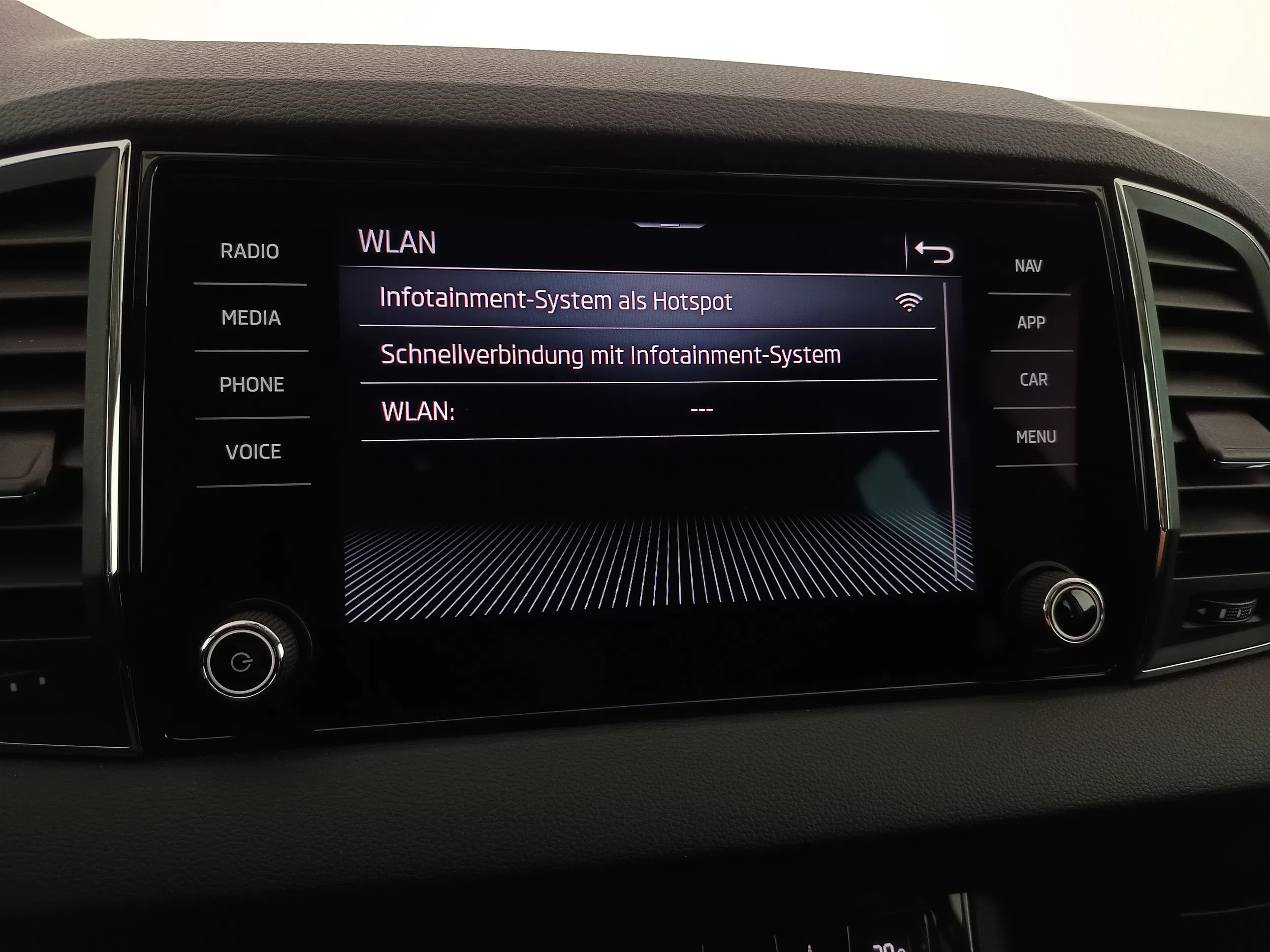 Skoda Karoq 2.0 TDI Ambition SC | Bild 26 von 30