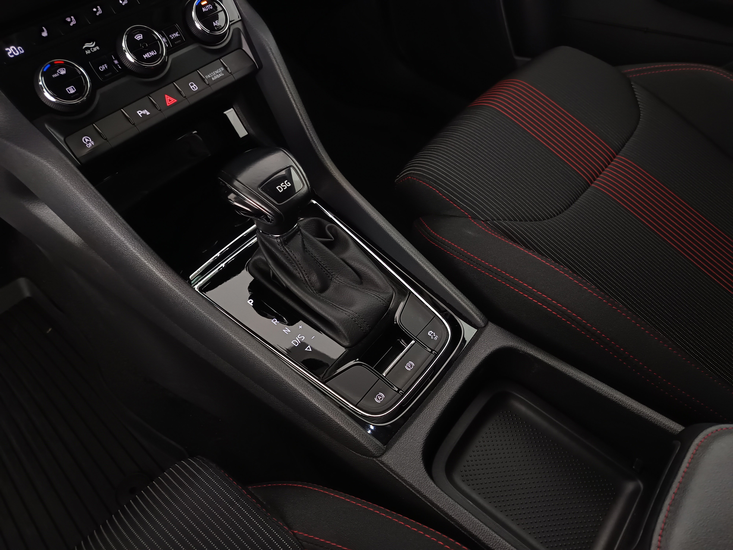 Skoda Karoq 2.0 TDI Ambition SC | Bild 28 von 30