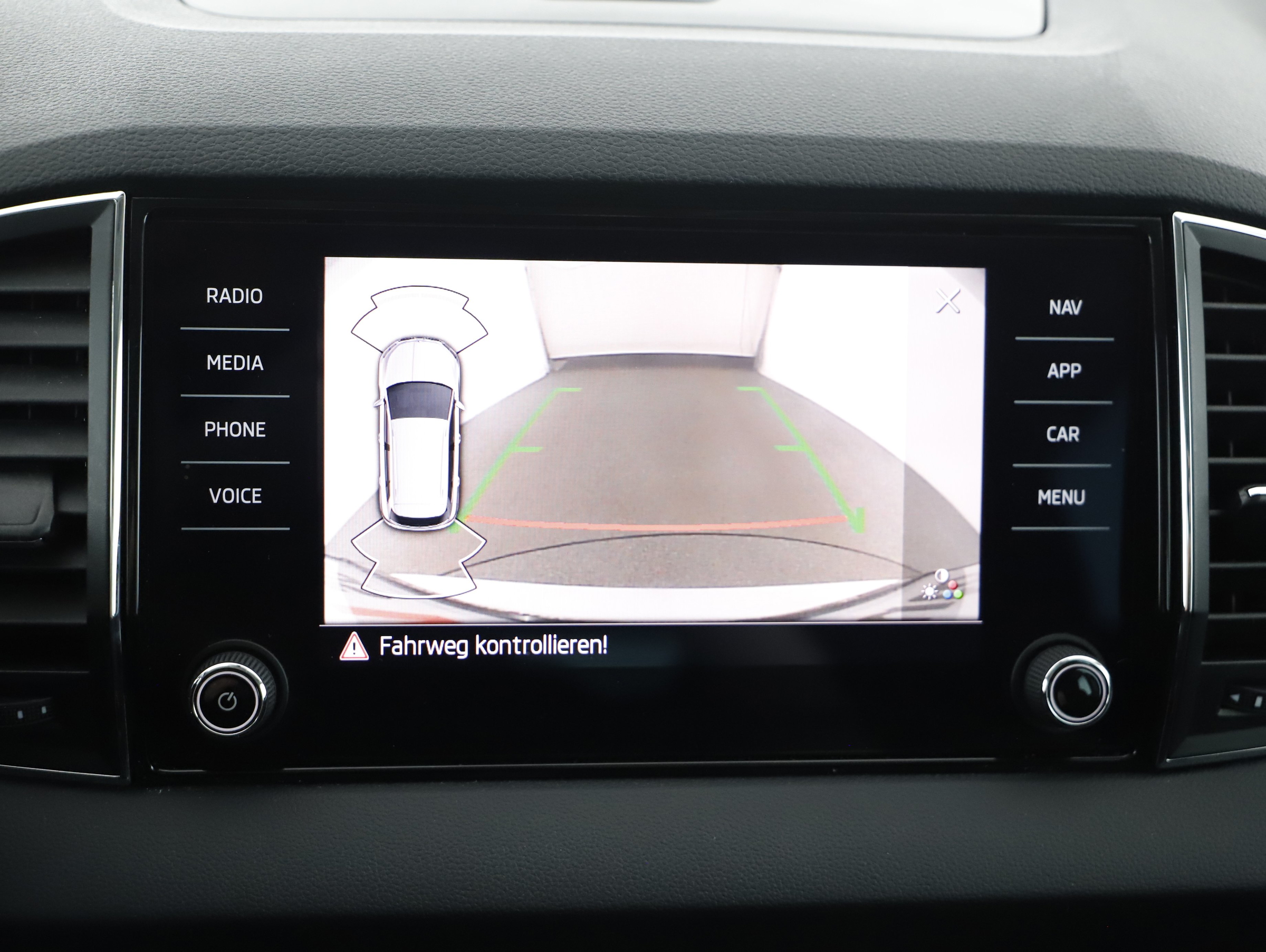 Skoda Karoq 2.0 TDI Ambition | Bild 17 von 26