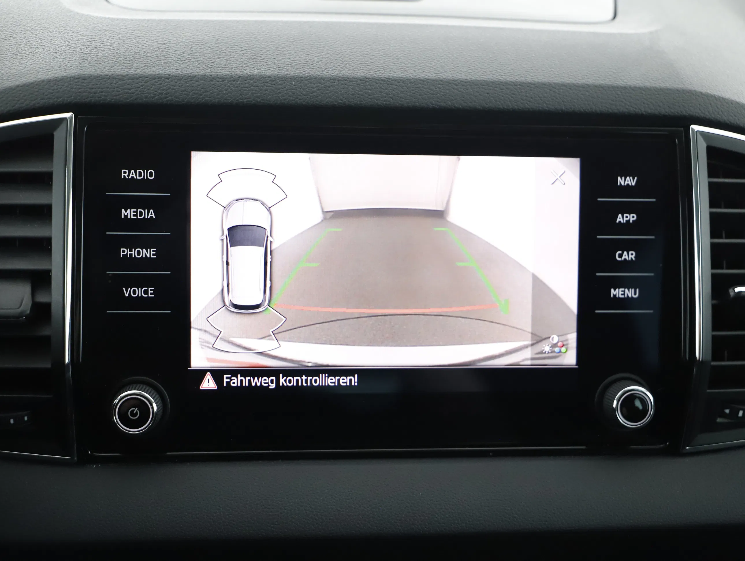 Skoda Karoq 2.0 TDI Ambition | Bild 17 von 26