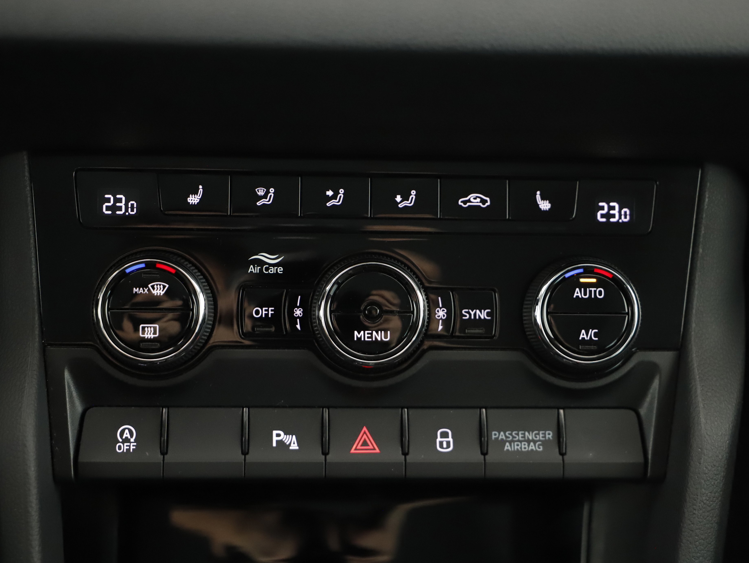 Skoda Karoq 2.0 TDI Ambition | Bild 18 von 26