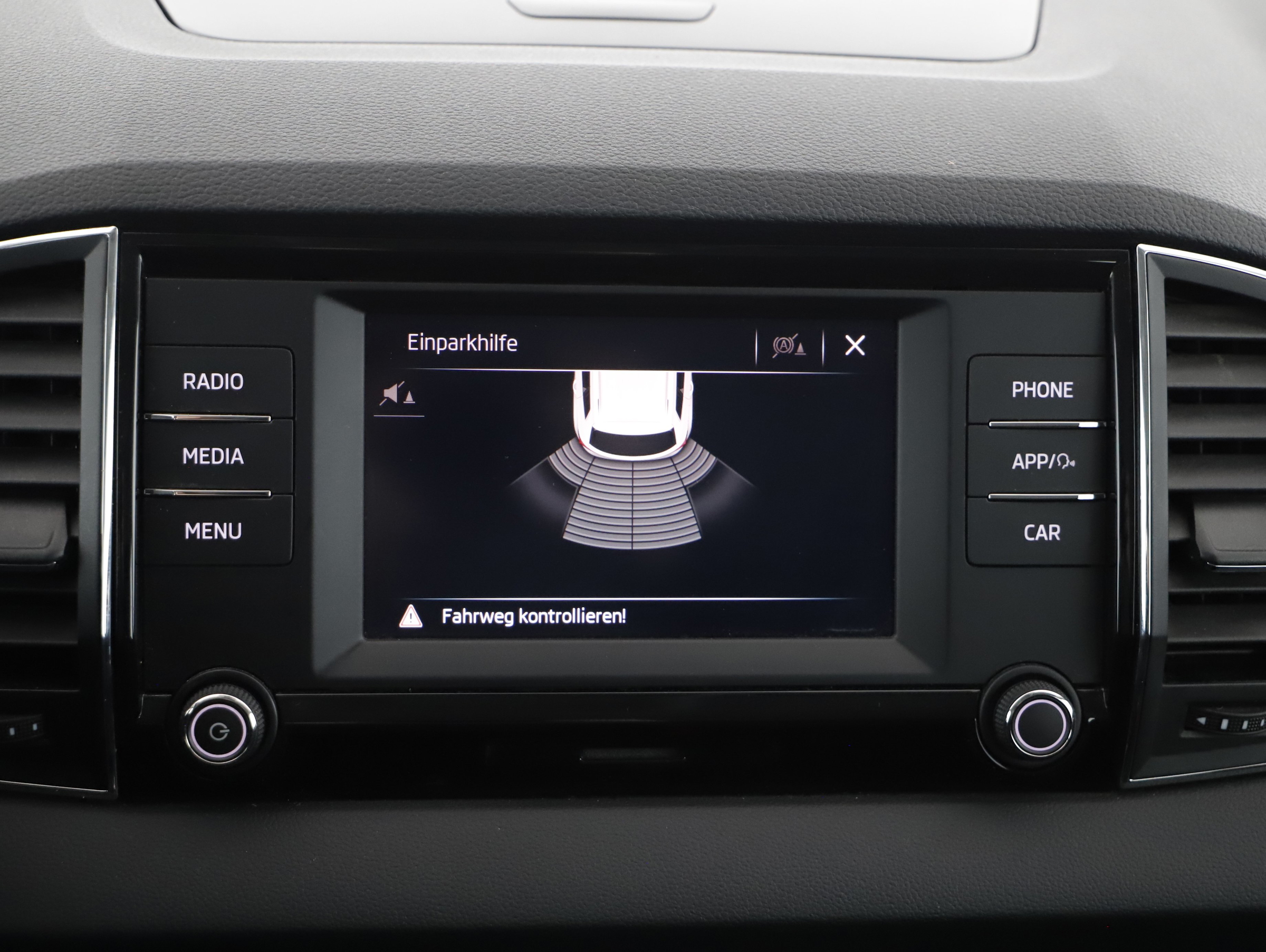 Skoda Karoq 2.0 TDI Ambition | Bild 10 von 22