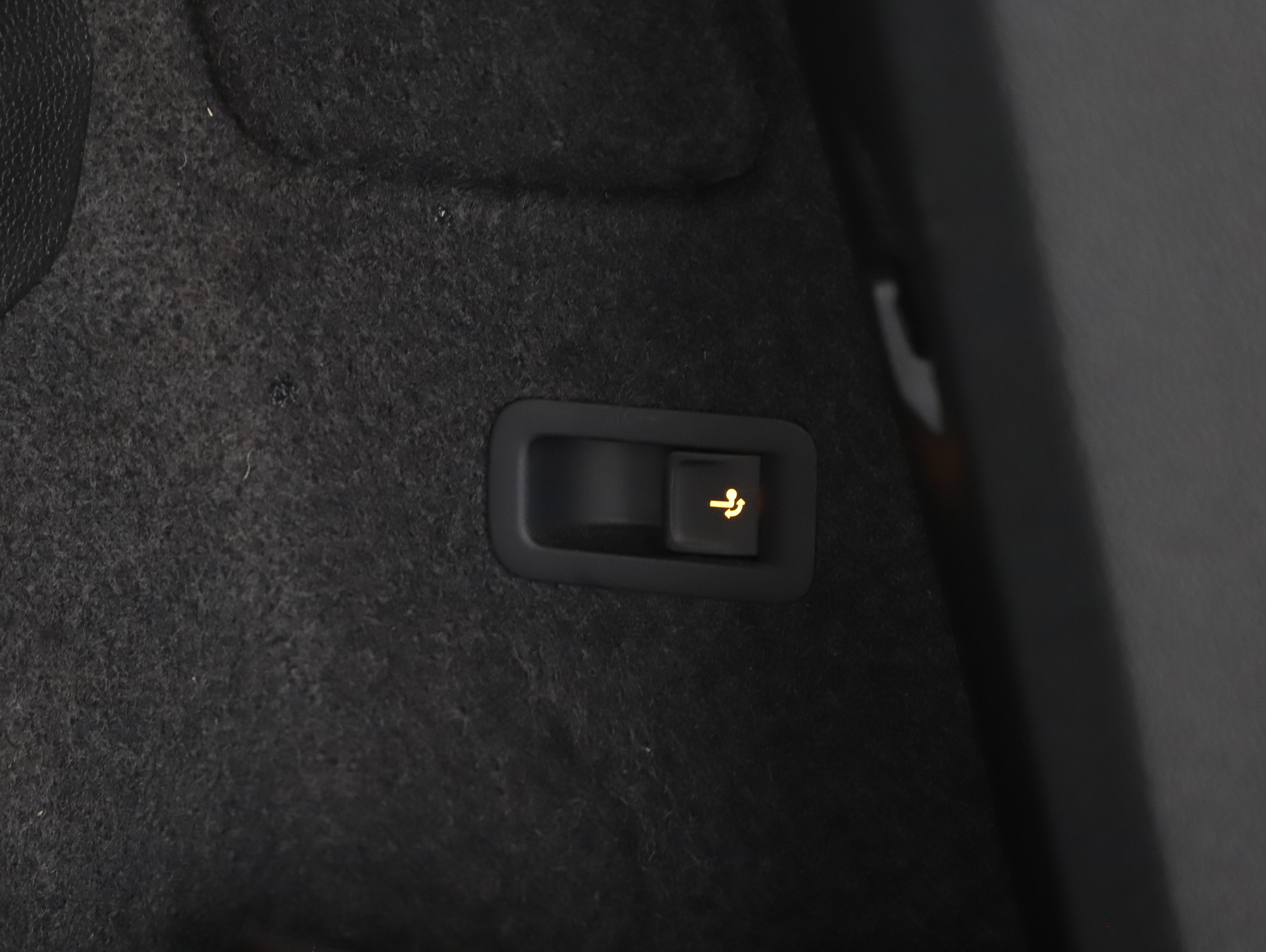 Skoda Karoq 2.0 TDI Ambition | Bild 10 von 28